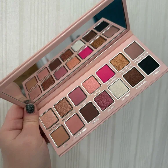 NEW‼️Kylie Cosmetics Ulta Limited Edition 2019 Holiday Pressed Eyeshadow Palette - Picture 5 of 8